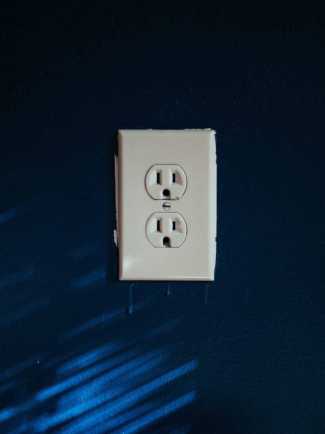 Old Wall Outlet - Lux Electric West Des Moines, Iowa